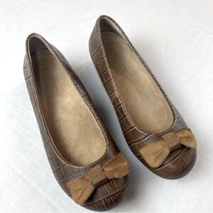 Vionic Lydia Crocodile Embossed Leather Low Wedge Sandal